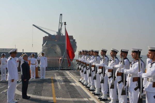 TCG Burgazada korvetinden Pakistan’a liman ziyareti